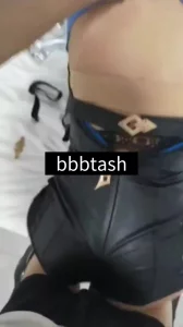 后入大屁股优菈cos，被母狗夹射了