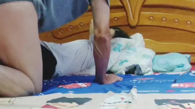 舔逼10分钟操逼五分钟内射上环熟女不怕怀孕，一
